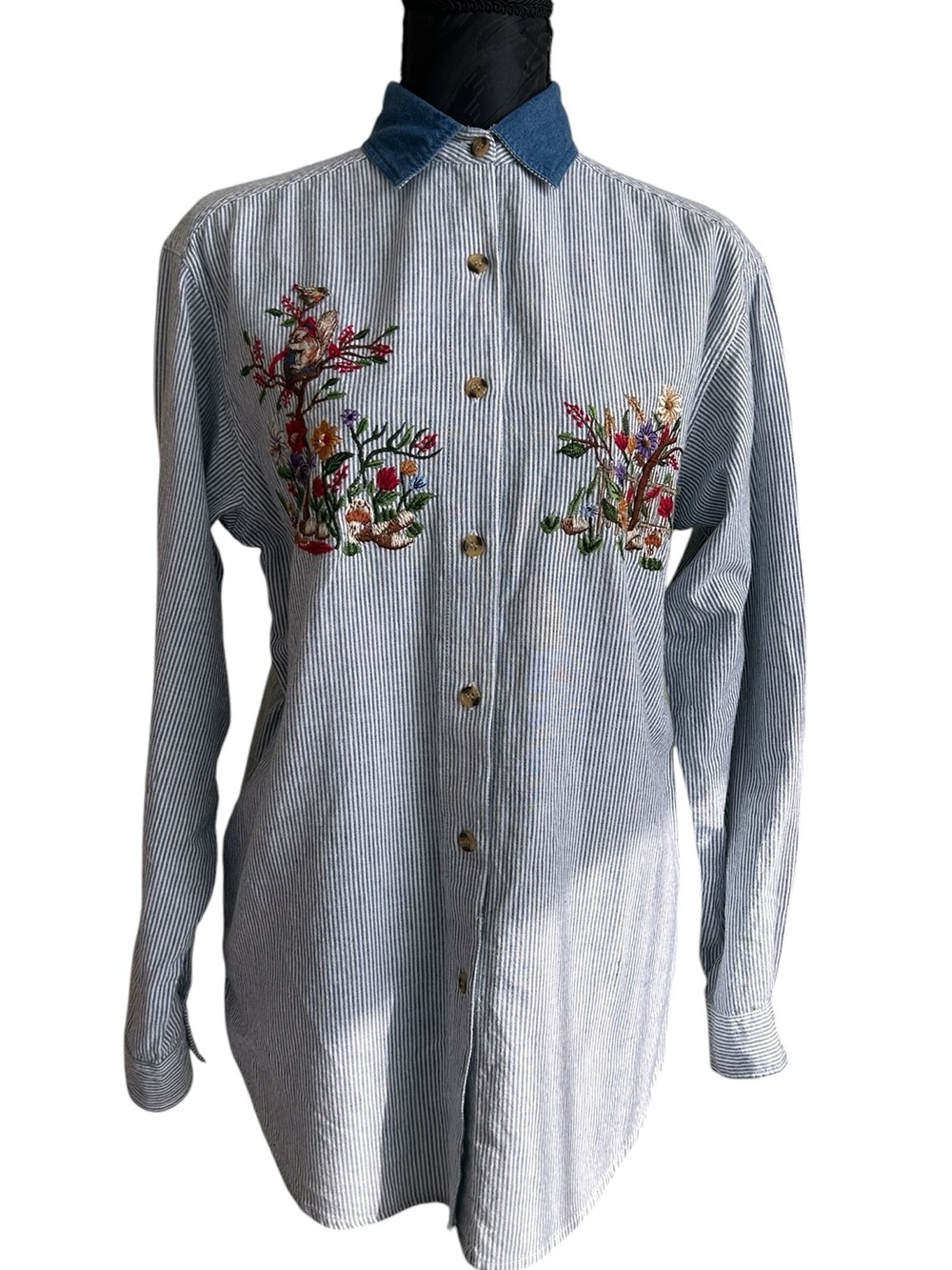 Vintage CottageCore GardenCore Striped Blue Embroidered Button-Up Shirt - Size S - Picture 2 of 11